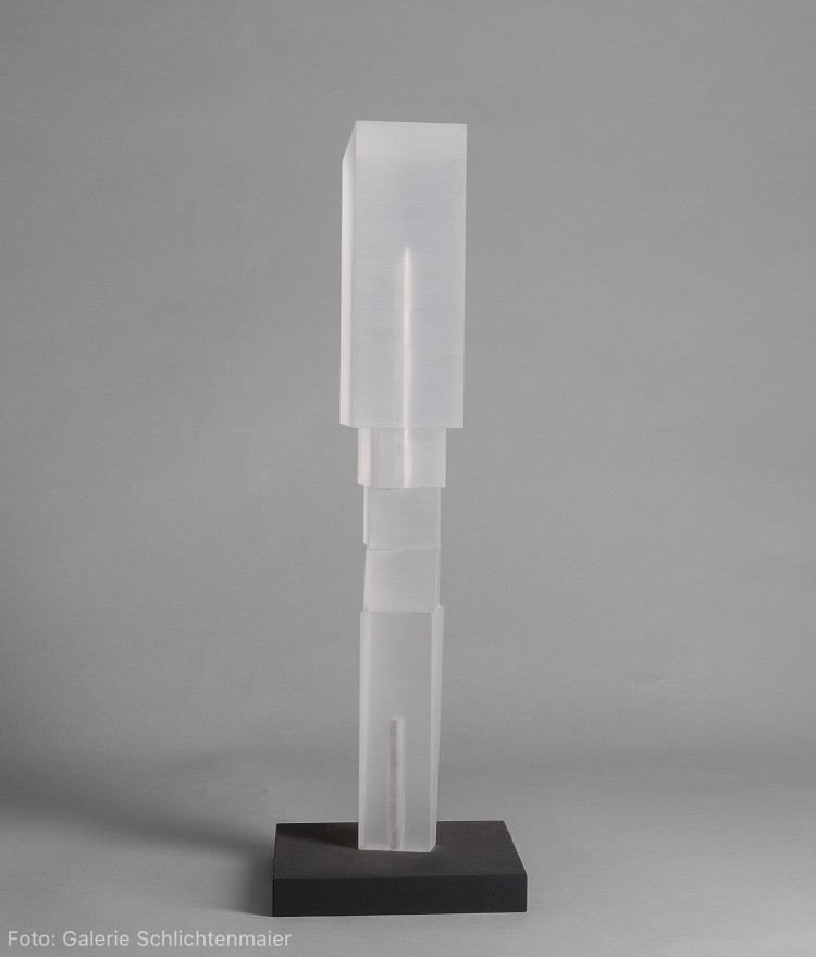 Art Alarm – Gerlinde Beck, Stele, 1966/99, Plexiglas und Stahl, 47,8 × 10 × 10 cm